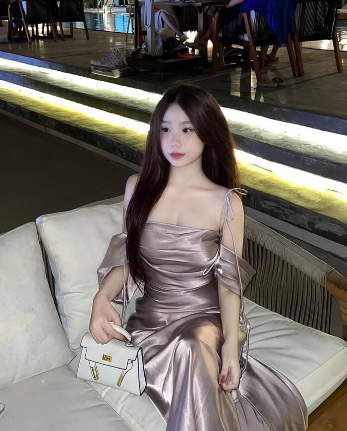 Ngắm Nhìn Bộ Sưu Tập Hình Ảnh Những Cô Gái Tóc Dài – Nét Đẹp Hút Hồn Mọi Ánh Nhìn